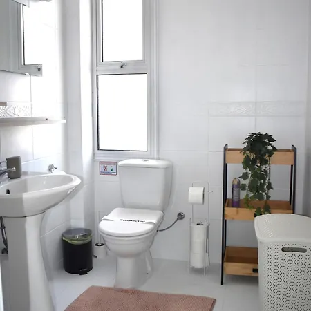 Sunny Rooftop In 91sqm Terrace Delight! Apartment