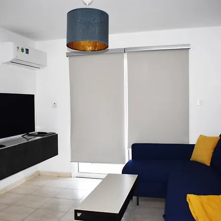 Sunny Rooftop In 91sqm Terrace Delight! Apartment *