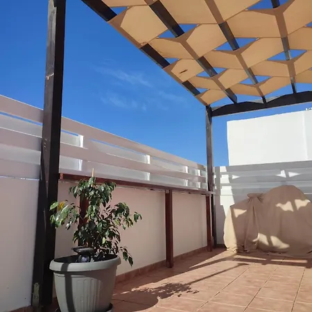 Apartment Sunny Rooftop In 91sqm Terrace Delight!