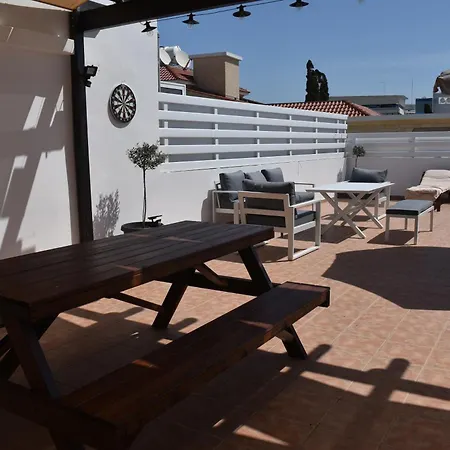 Apartment Sunny Rooftop In 91sqm Terrace Delight!