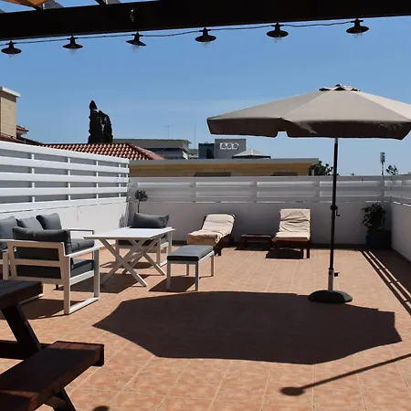 Sunny Rooftop In 91sqm Terrace Delight! Apartment