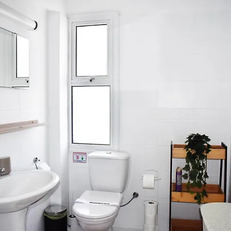 Apartment Sunny Rooftop In 91sqm Terrace Delight! *