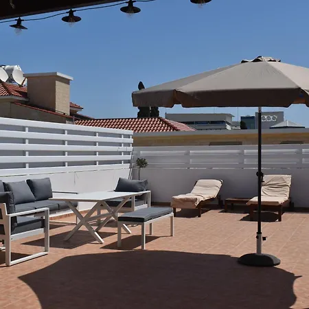 Apartment Sunny Rooftop In 91sqm Terrace Delight! *