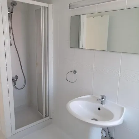 Apartment Sunny Rooftop In 91sqm Terrace Delight!